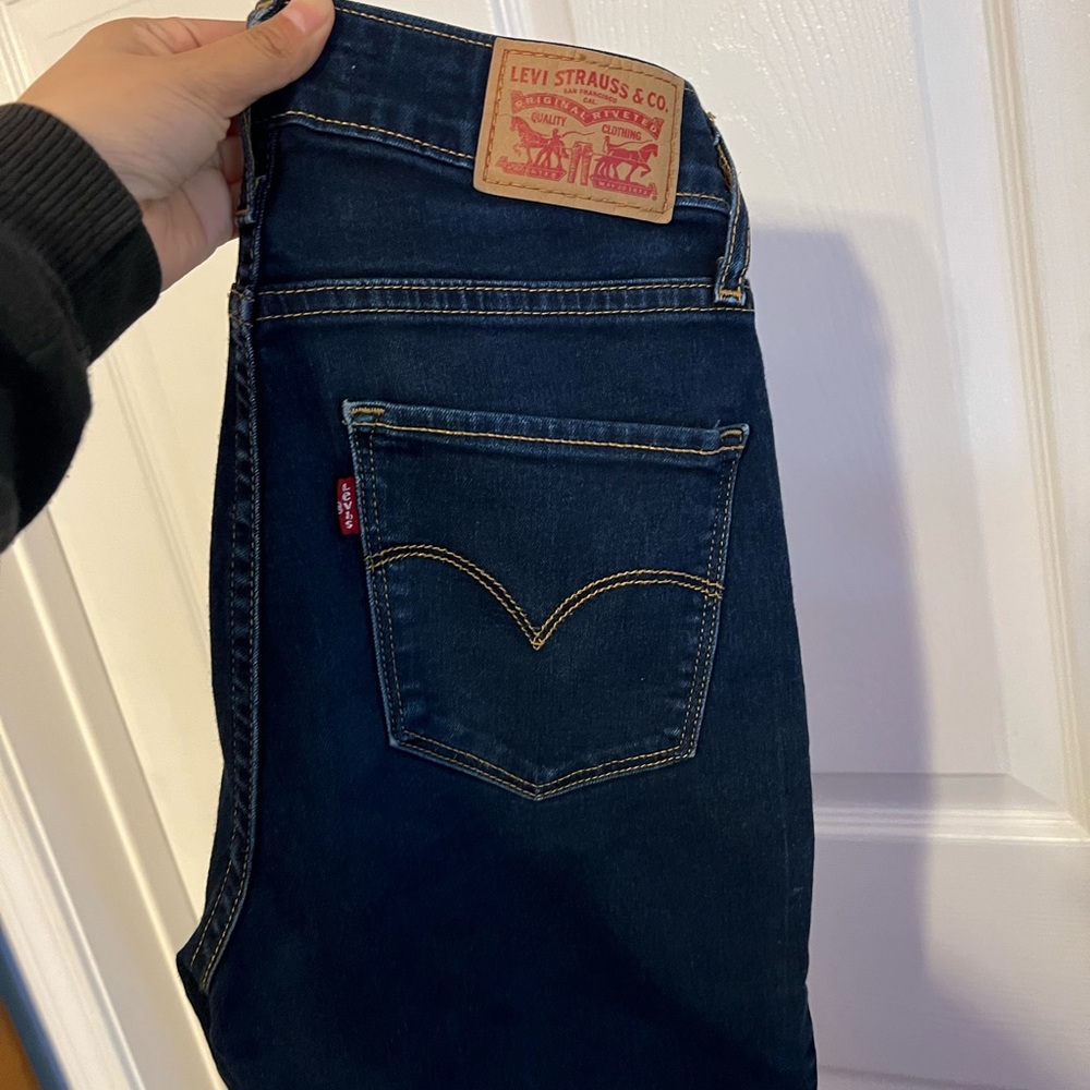 Levis womens skinny jeans size 26